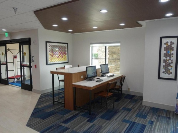 Holiday Inn Express & Suites Brentwood image 9